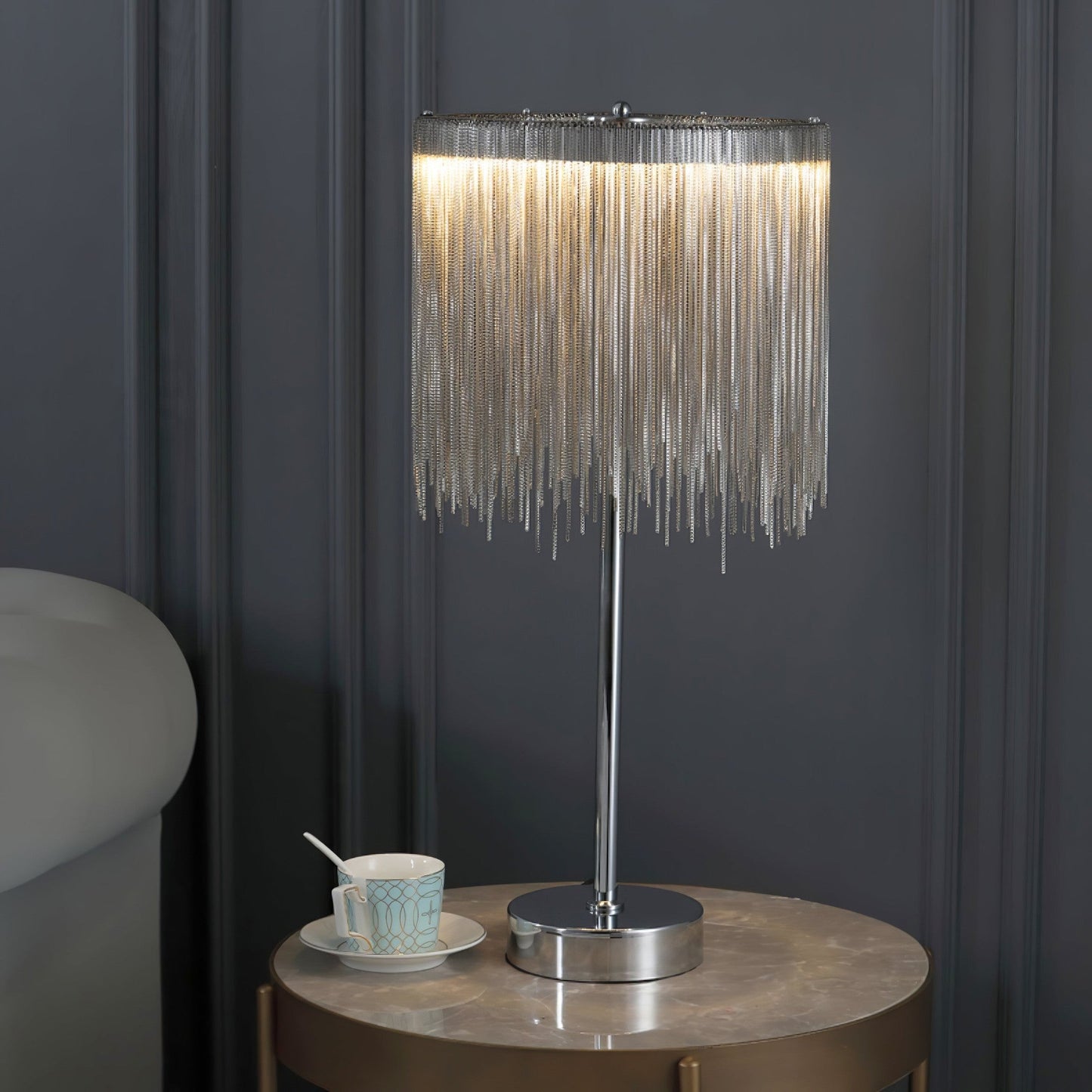 CadenaGloed - Tischlampe mit schicken Quasten-Details und gemütlicher Lichtstreuung