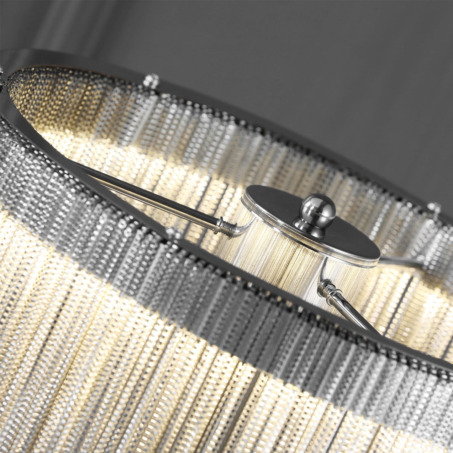 CadenaGloed - Tischlampe mit schicken Quasten-Details und gemütlicher Lichtstreuung