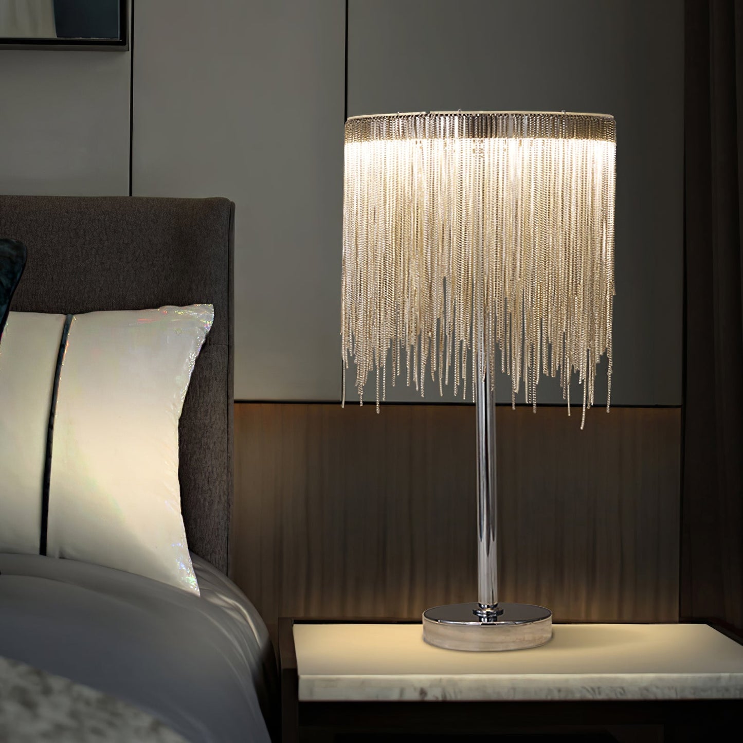 CadenaGloed - Tischlampe mit schicken Quasten-Details und gemütlicher Lichtstreuung