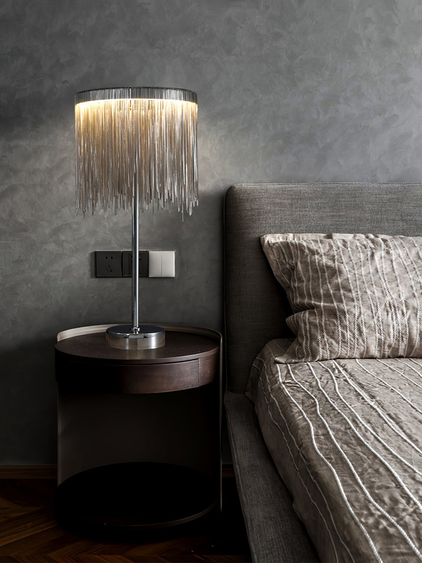 CadenaGloed - Tischlampe mit schicken Quasten-Details und gemütlicher Lichtstreuung