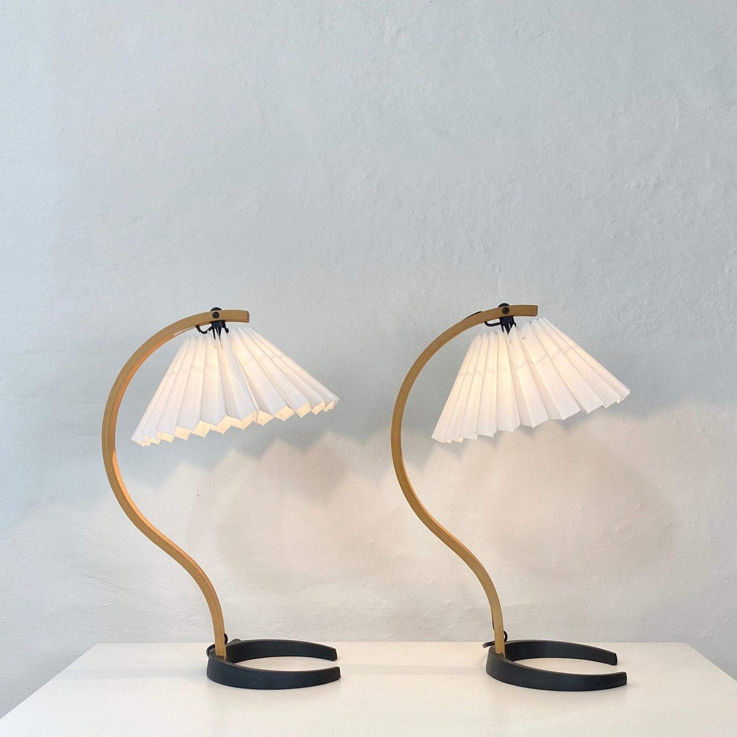 NatureArc - Wooden Table Lamp with Organic Shapes