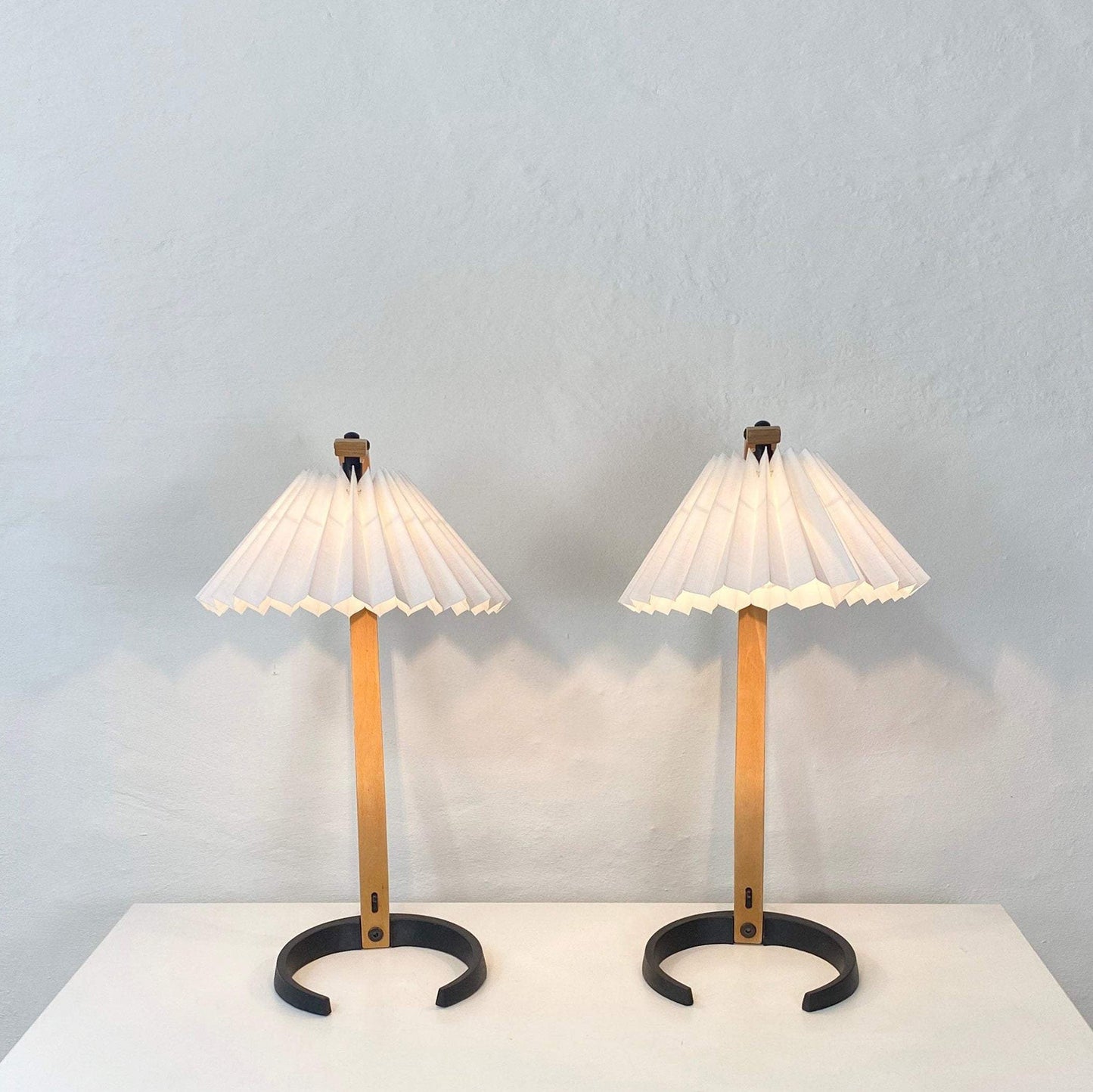 NatureArc - Wooden Table Lamp with Organic Shapes