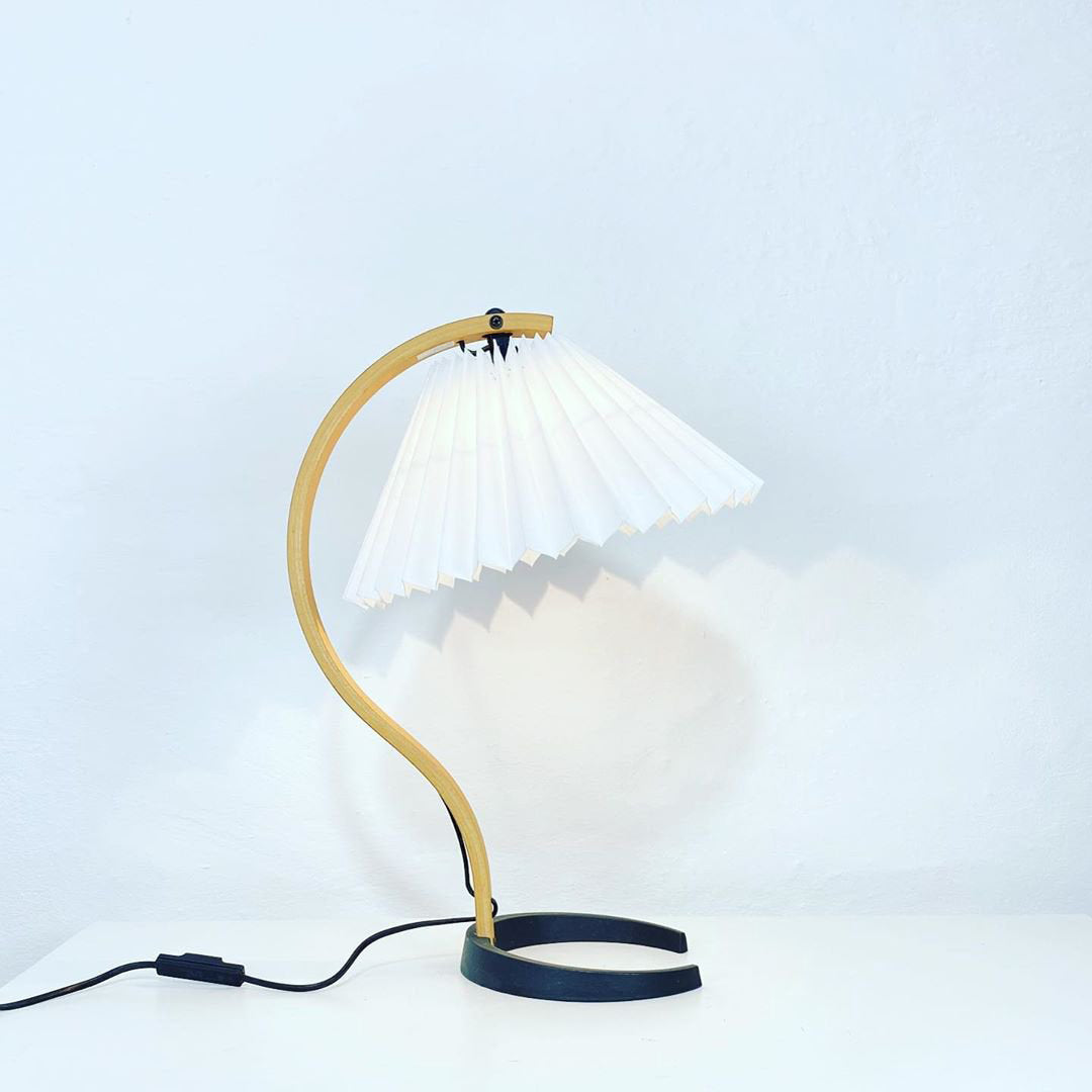 NatureArc - Wooden Table Lamp with Organic Shapes
