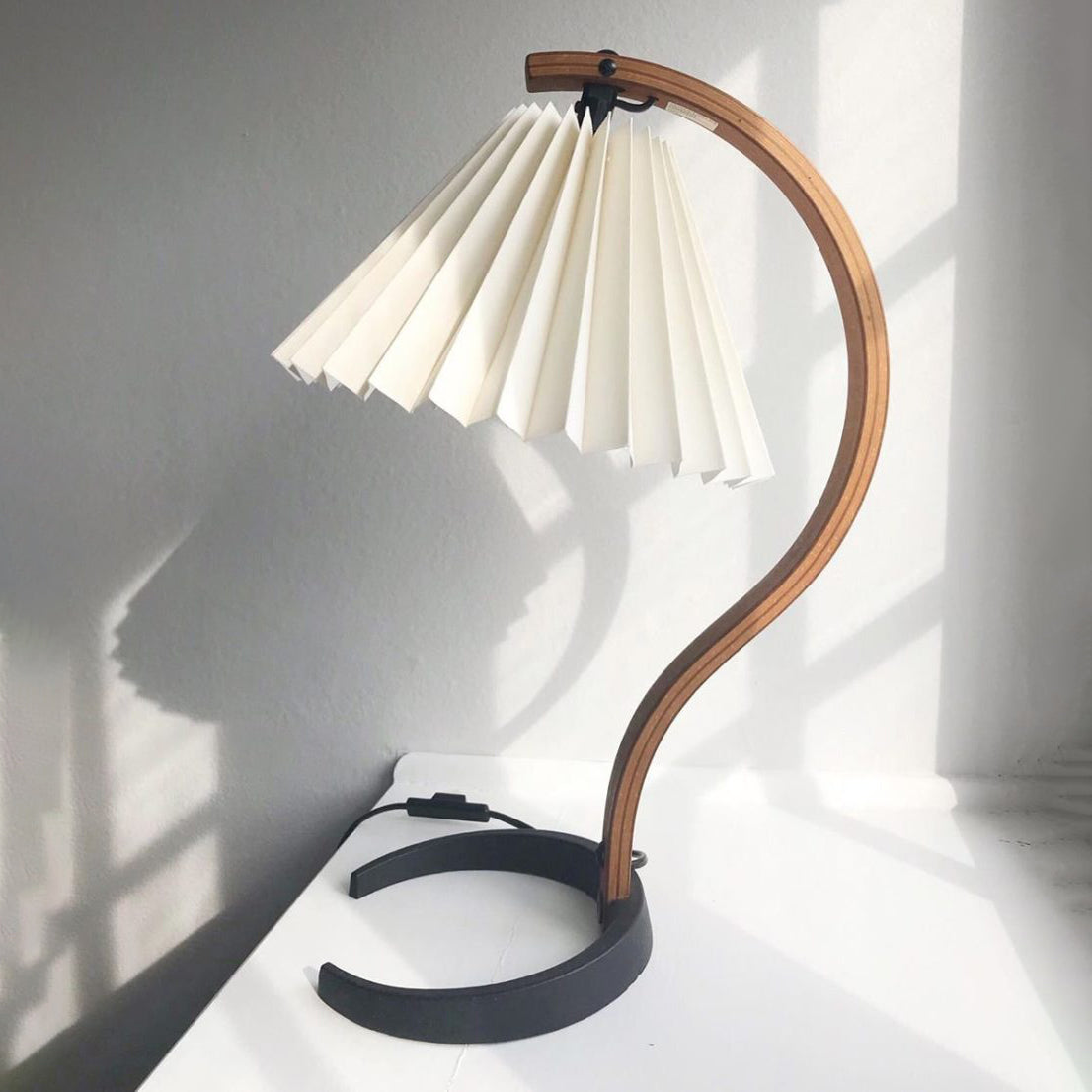 NatureArc - Wooden Table Lamp with Organic Shapes