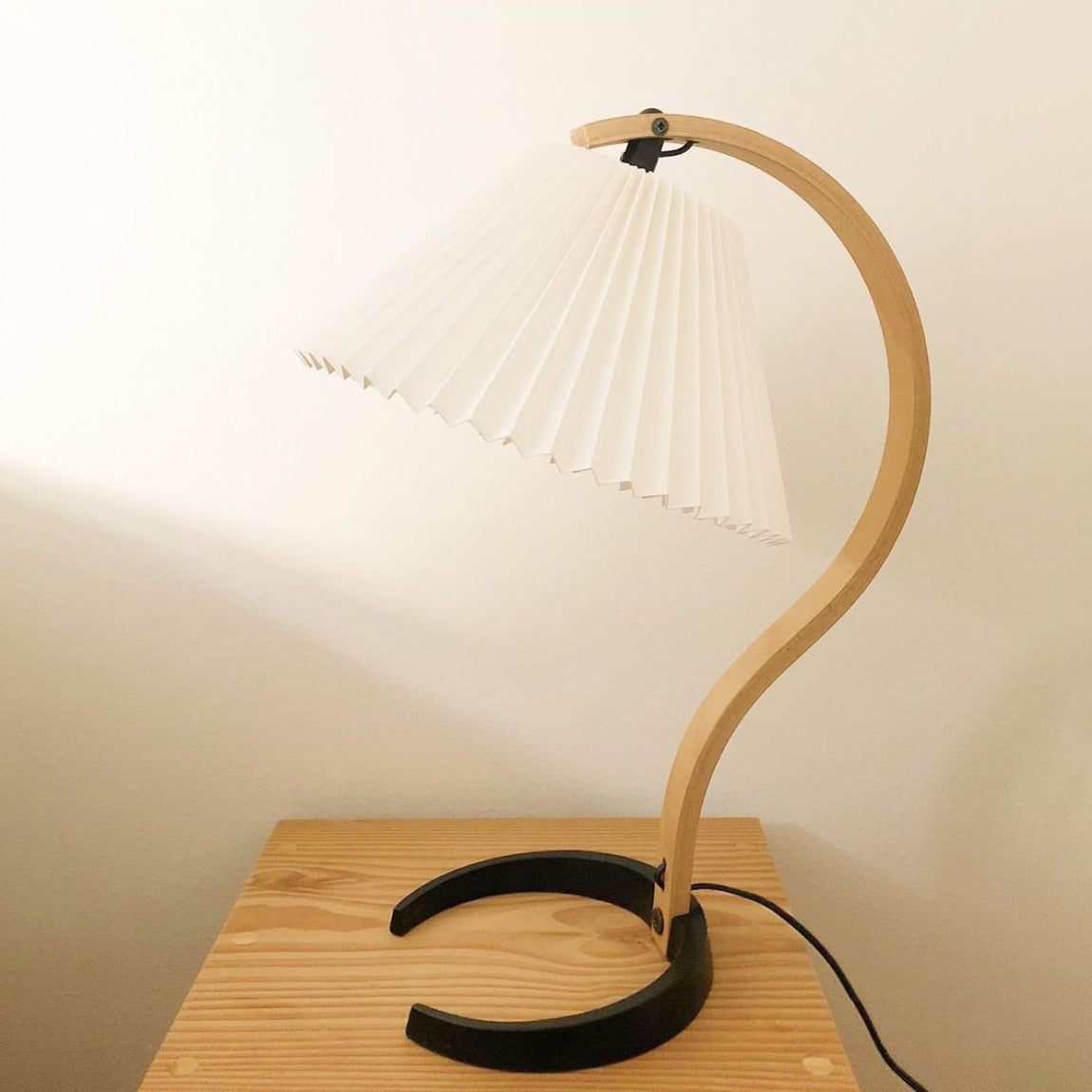 NatureArc - Wooden Table Lamp with Organic Shapes