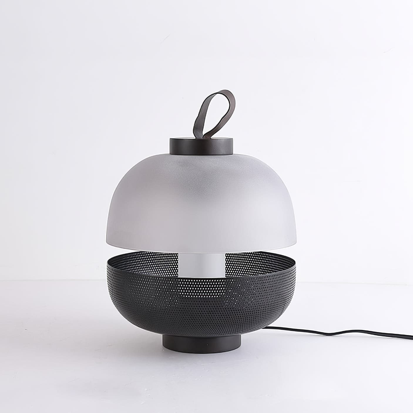 CenturyLuxe - Bordlampe med luksuriøst design og intim belysning