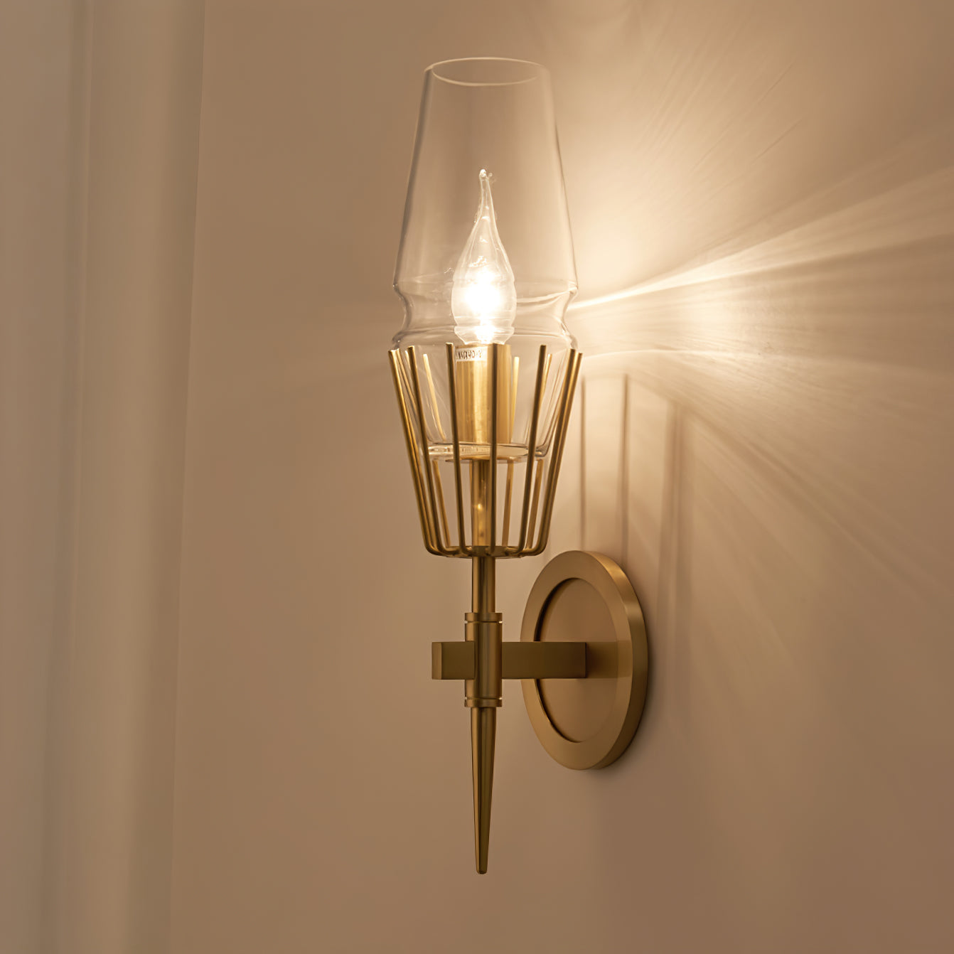GoldLight - Elegant væglampe med sorte og gyldne accenter