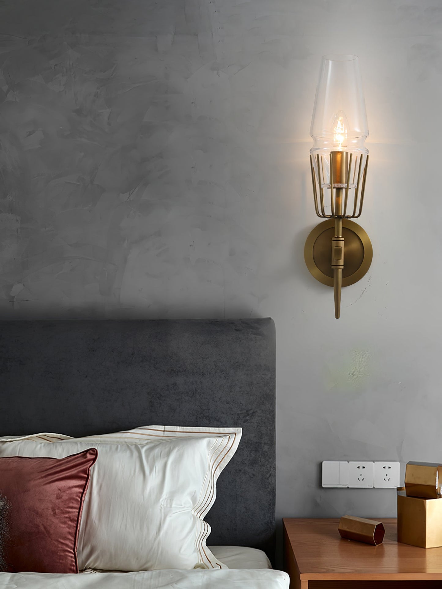 GoldLight - Elegant væglampe med sorte og gyldne accenter