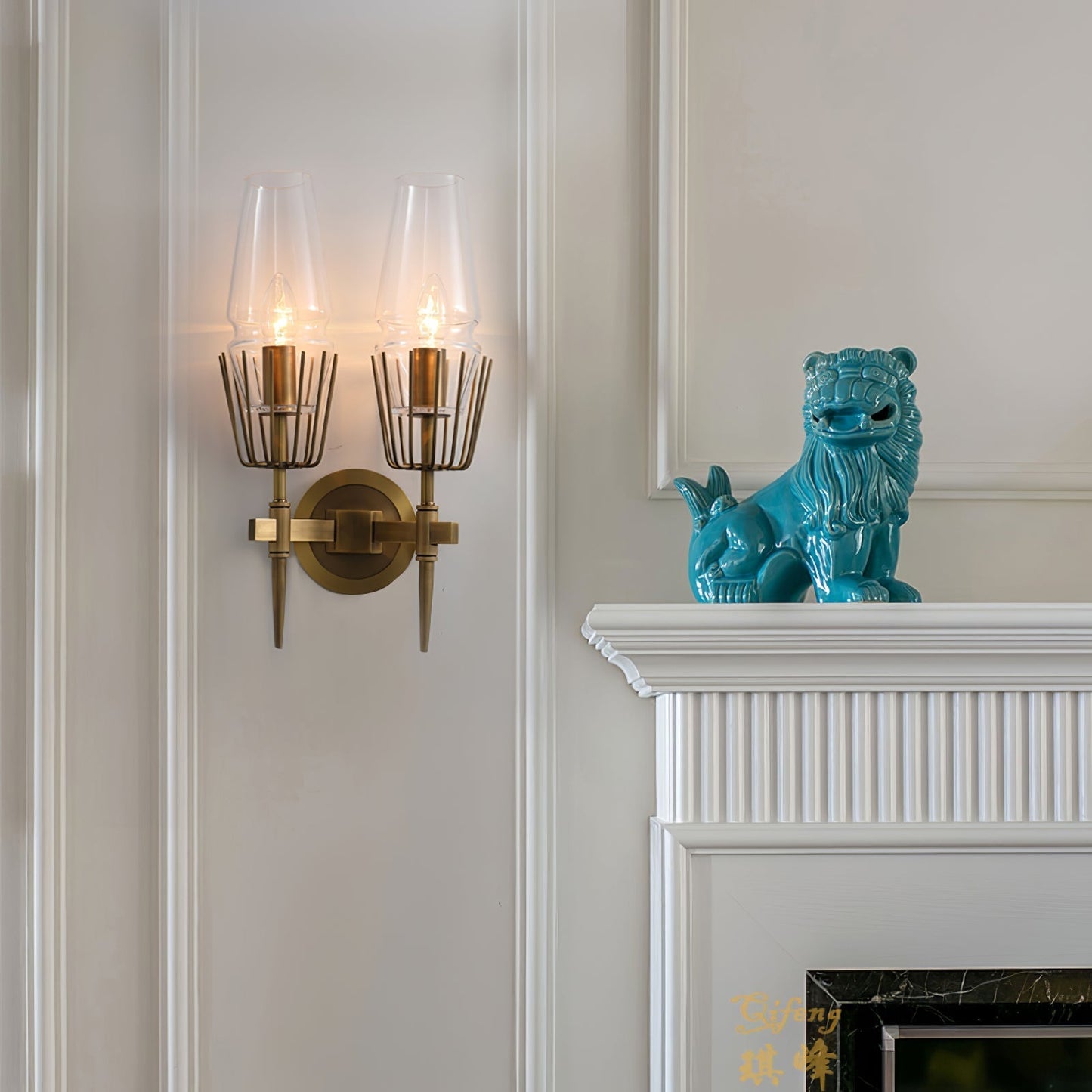 GoldLight - Elegant væglampe med sorte og gyldne accenter