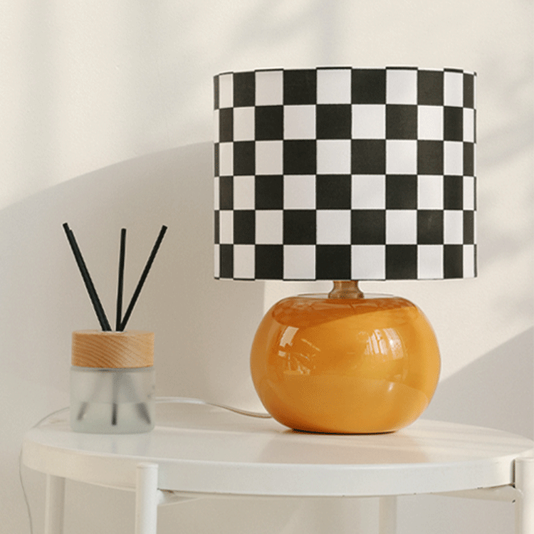 GridAura - Einzigartige geometrische Tischlampe
