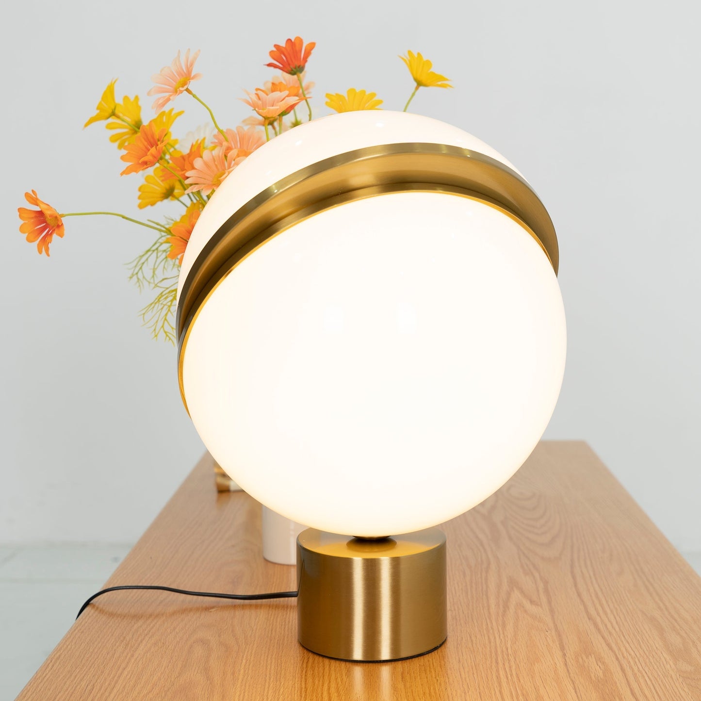 HalveMaanLuxe - Table Lamp with Unique Shape and Cosy Atmosphere