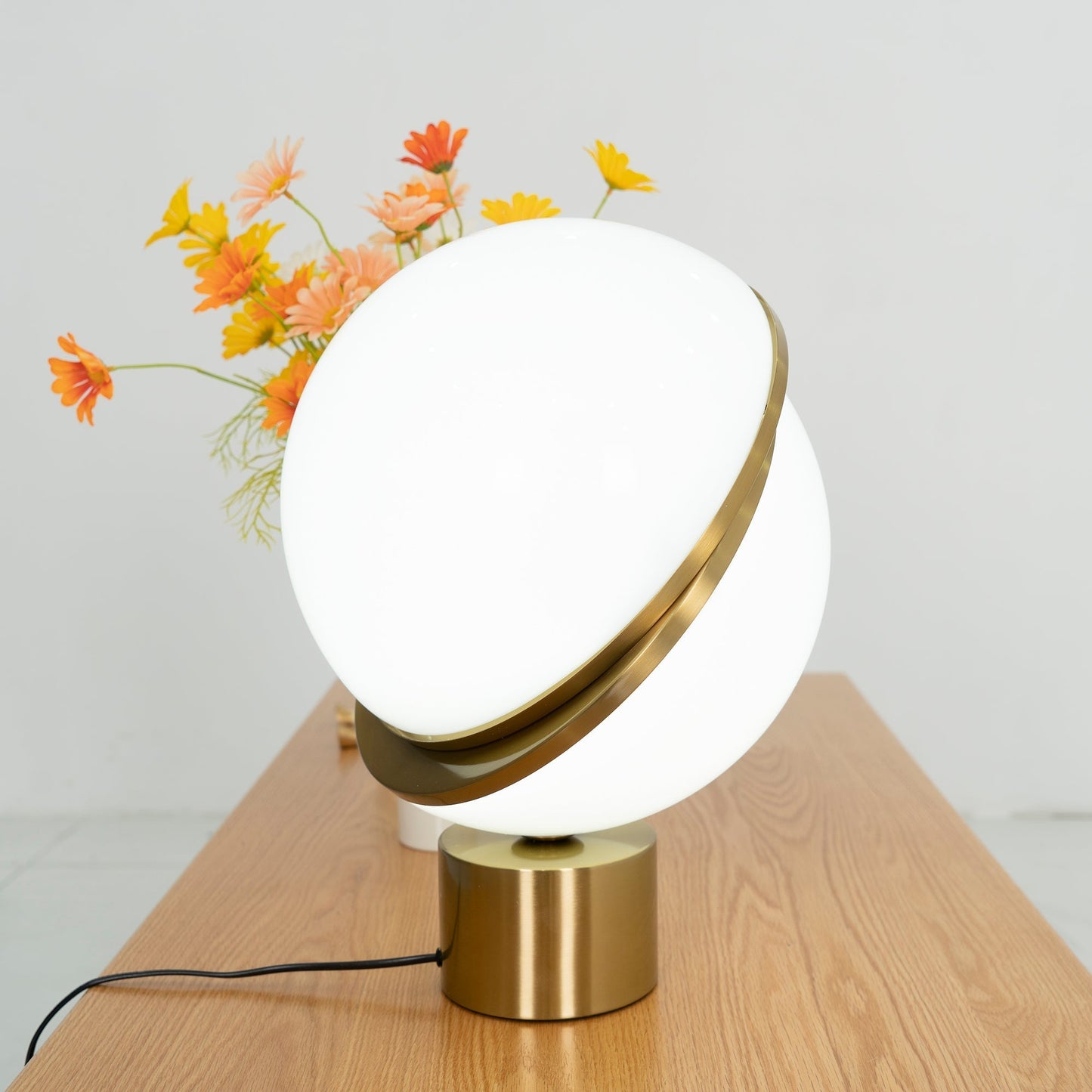 HalveMaanLuxe - Table Lamp with Unique Shape and Cosy Atmosphere