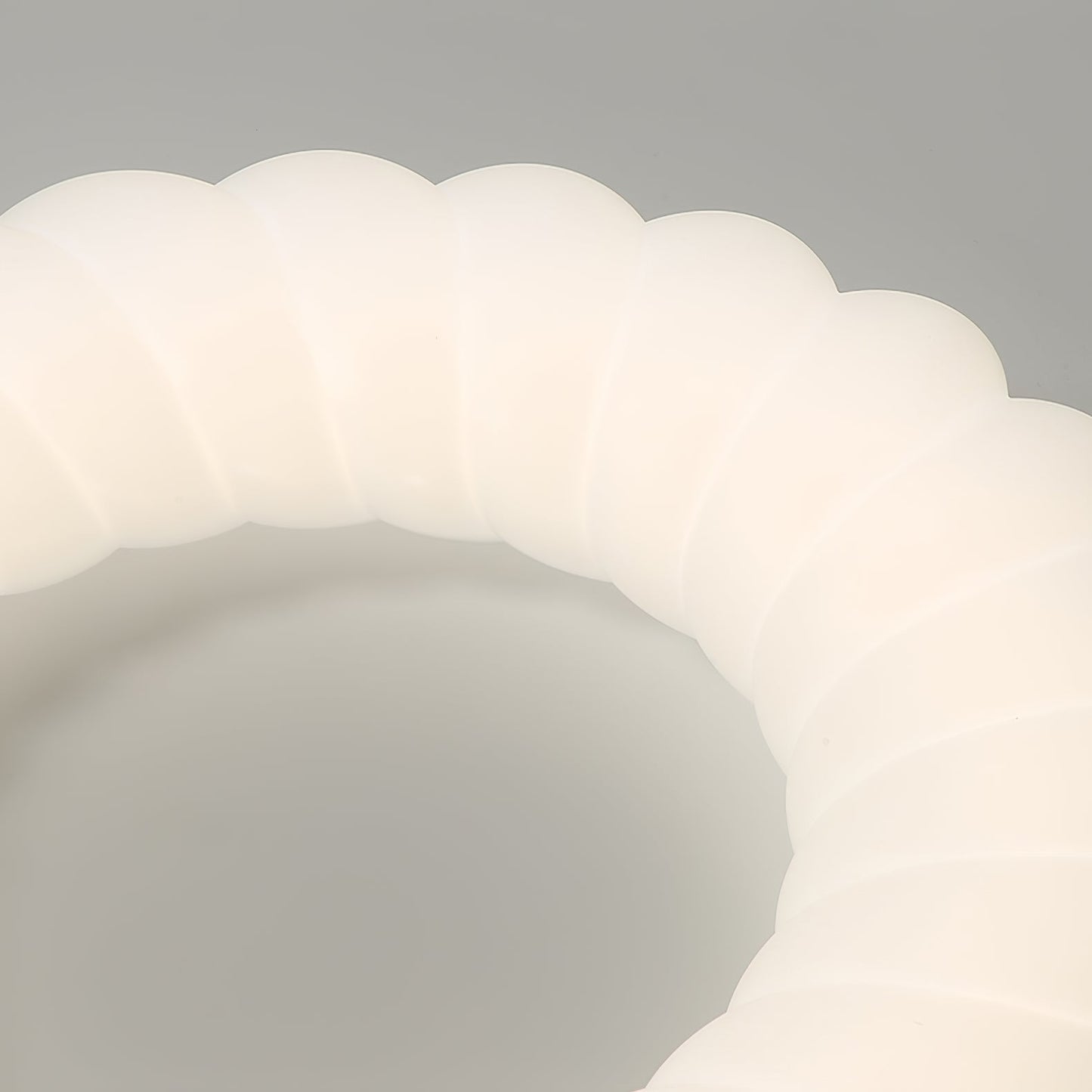 CumulusGlow - Deckenlampe mit luftiger Form und atmosphärischem Leuchten