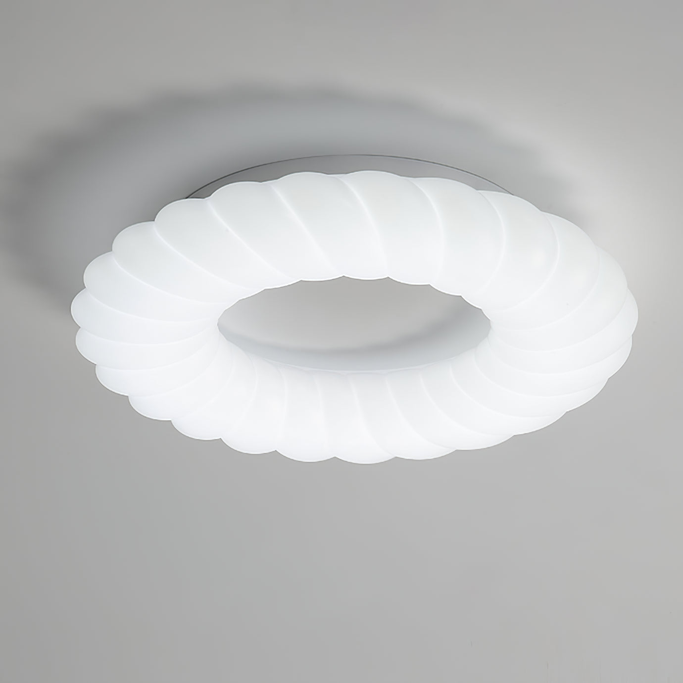 CumulusGlow - Deckenlampe mit luftiger Form und atmosphärischem Leuchten