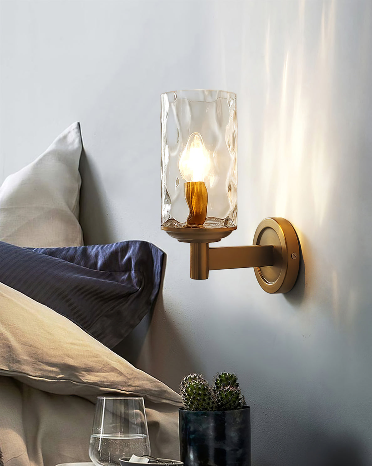 GoldenAura - Chic glasvægslampe til en luksuriøs atmosfære