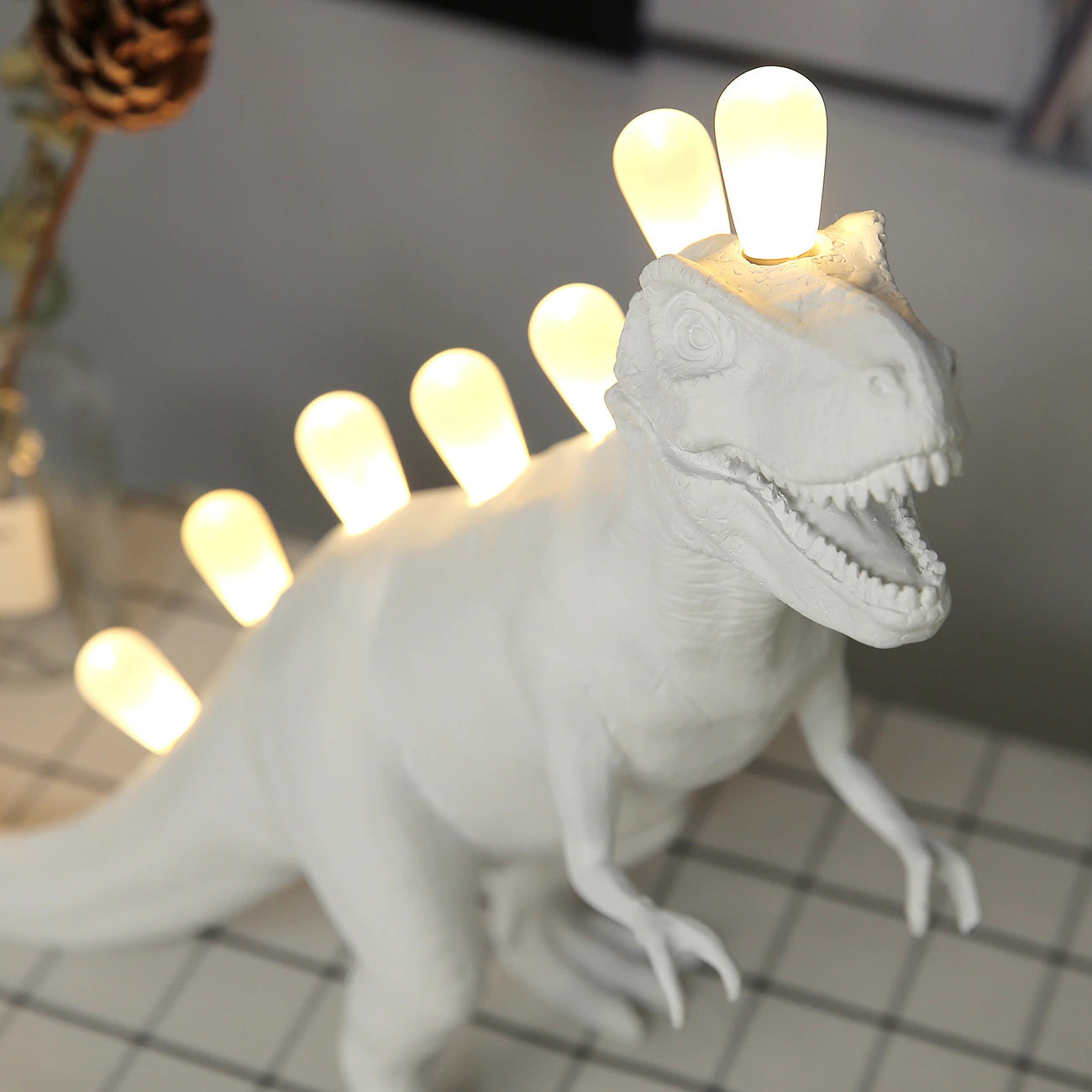 DinoLite - Kreativ Bordlampe med Oplyst Bagside