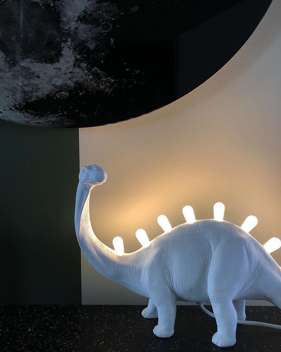 DinoLite - Kreativ Bordlampe med Oplyst Bagside