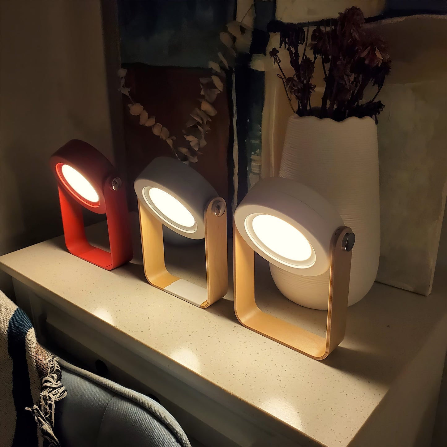 LanternLuxe - Portable Lantern Table Lamp with Cosy Glow and Elegant Design