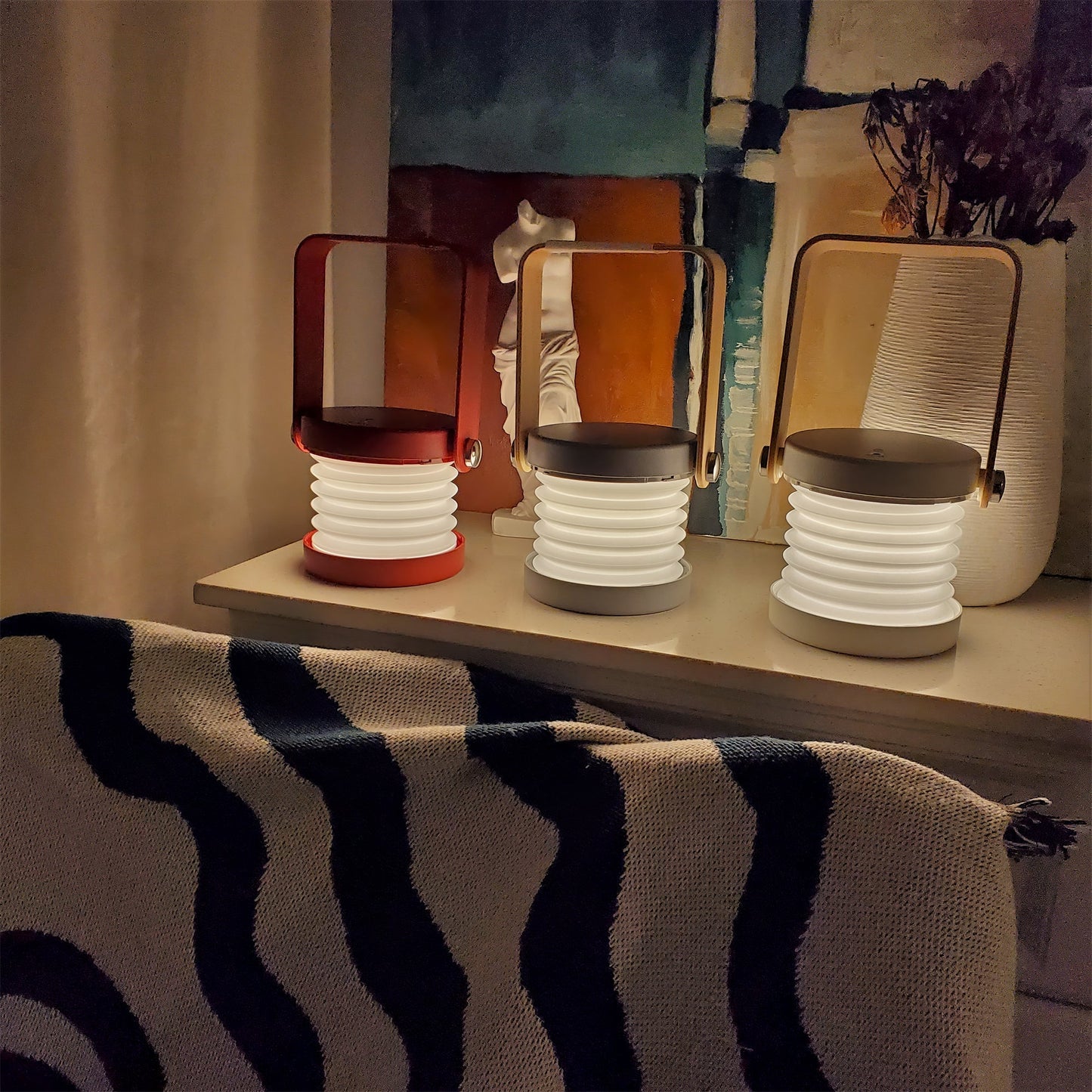 LanternLuxe - Portable Lantern Table Lamp with Cosy Glow and Elegant Design