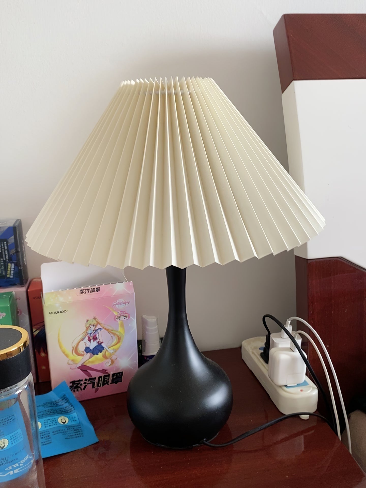 DrumGlow - Bordlampe med tidløst design og hyggeligt skær
