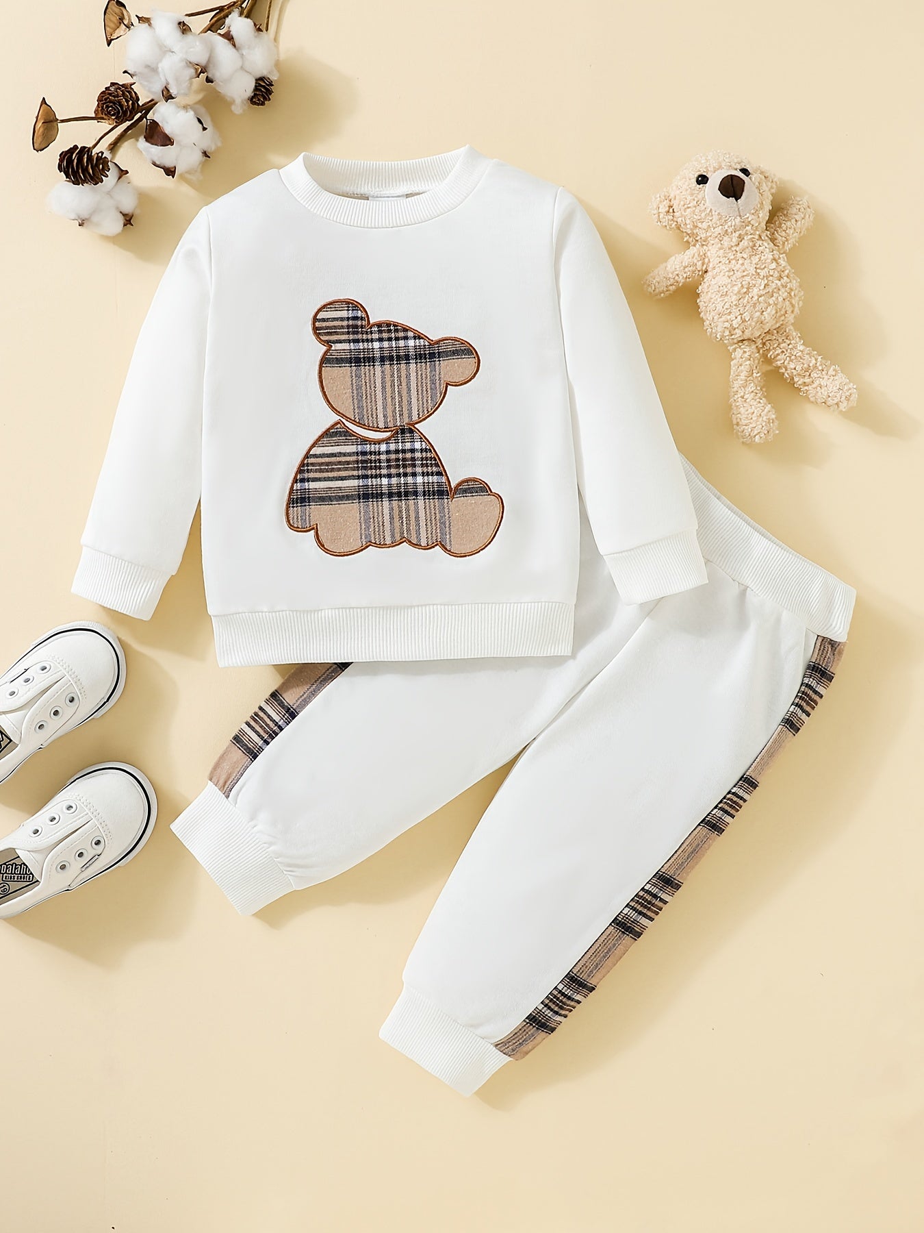 2-piece outfit - sweatshirt with bear embroidery and trousers - Paris