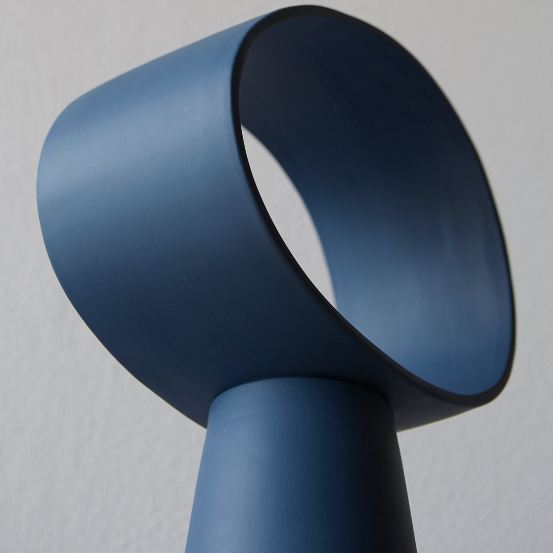 LuxeEclipse - Table Lamp with Sleek Design and Atmospheric Lighting