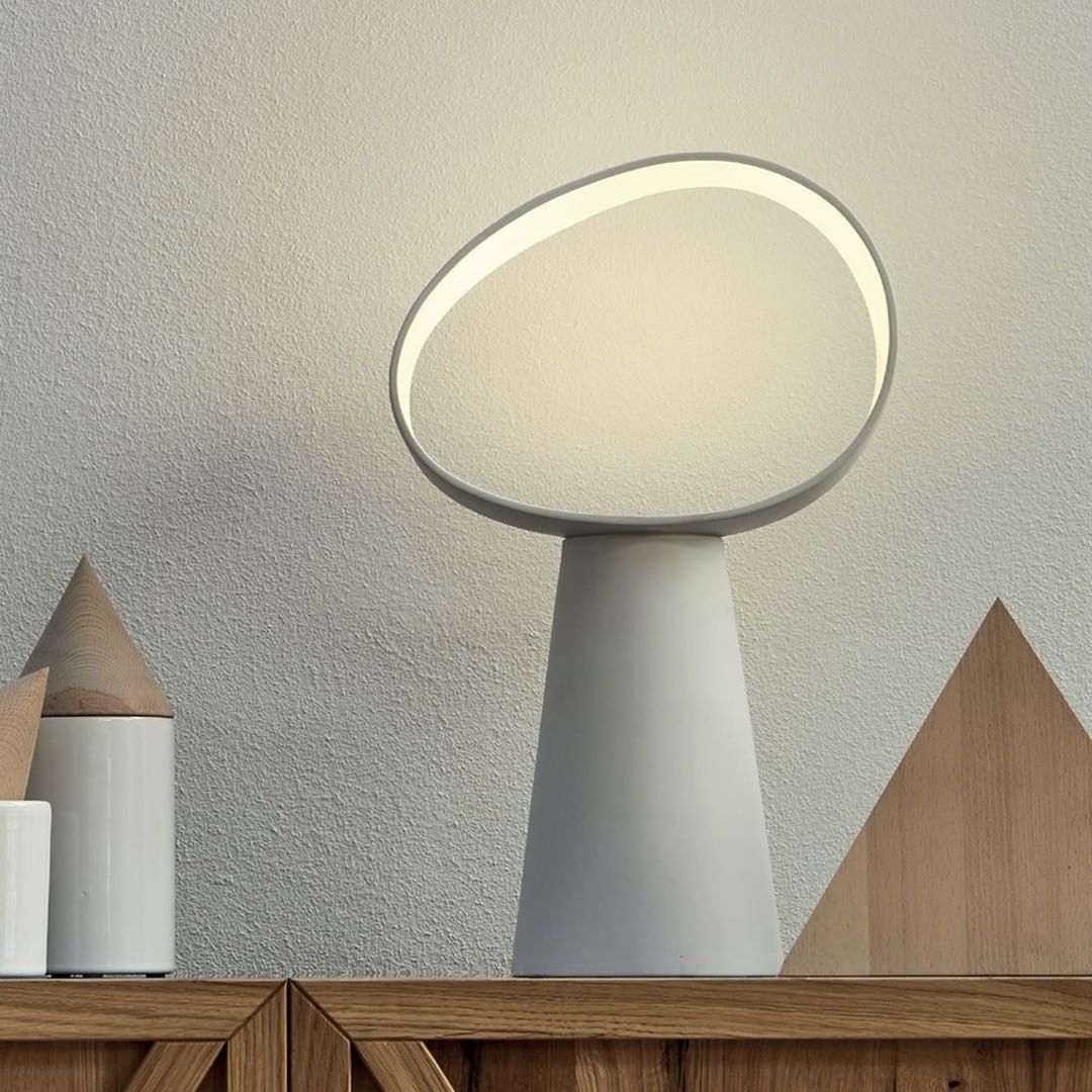 LuxeEclipse - Table Lamp with Sleek Design and Atmospheric Lighting