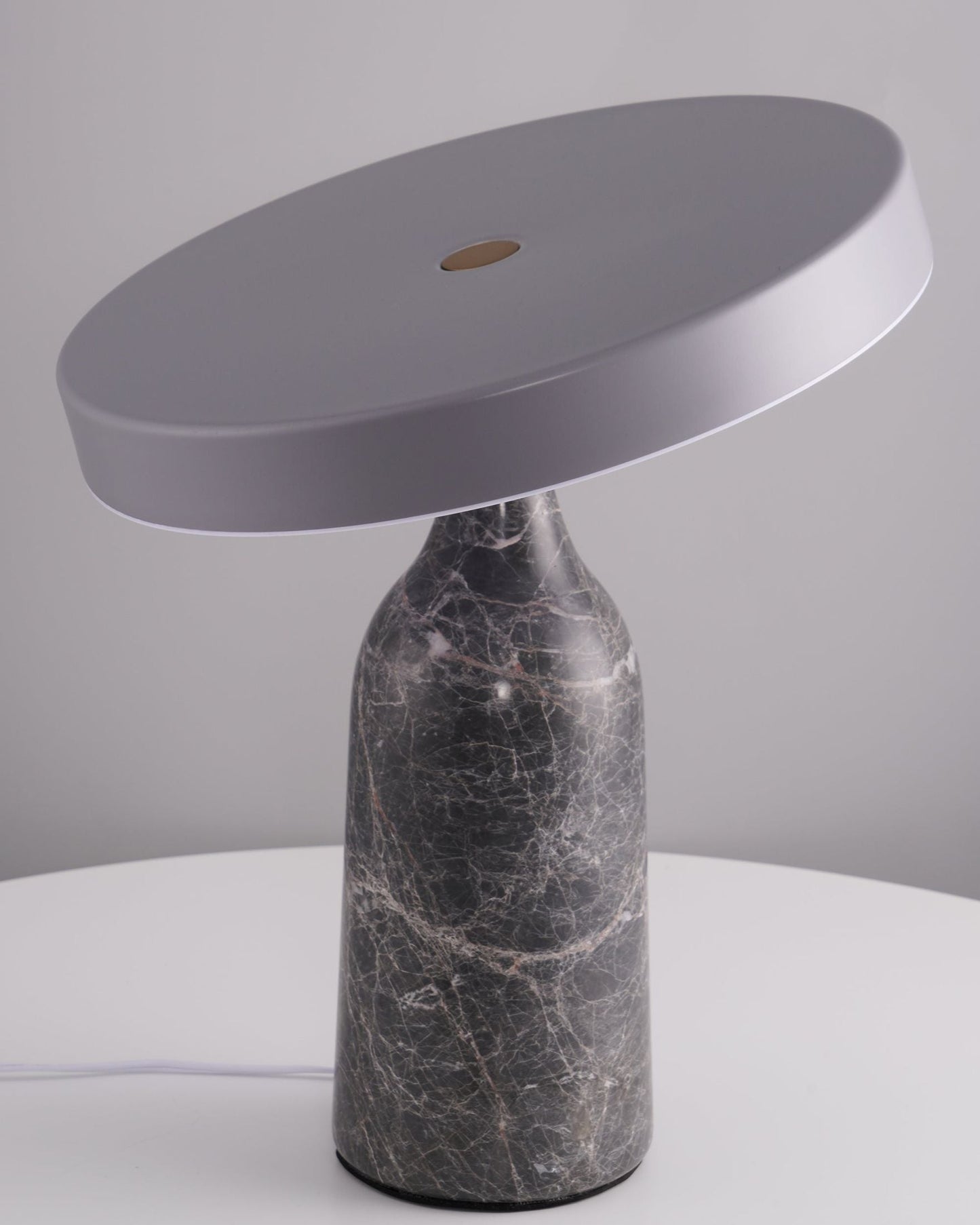 LuxeEddy - Table Lamp with Elegant Design and Subtle Light Distribution