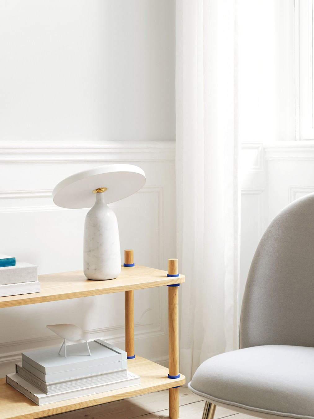 LuxeEddy - Table Lamp with Elegant Design and Subtle Light Distribution