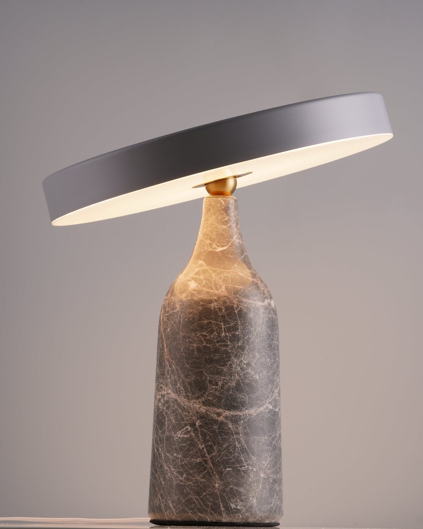 LuxeEddy - Table Lamp with Elegant Design and Subtle Light Distribution