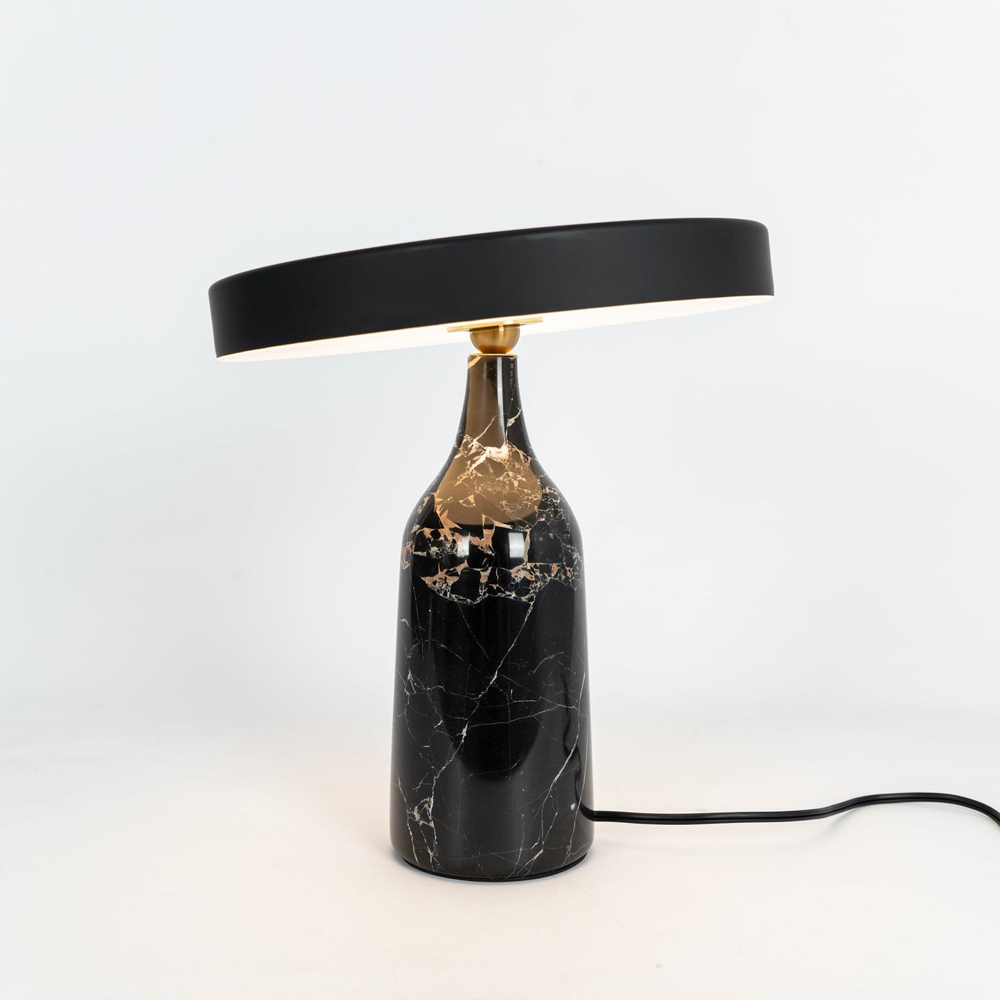 LuxeEddy - Table Lamp with Elegant Design and Subtle Light Distribution