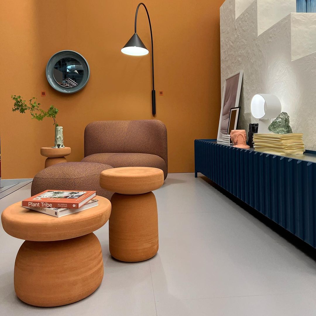 LuxeEclipse - Table Lamp with Sleek Design and Atmospheric Lighting