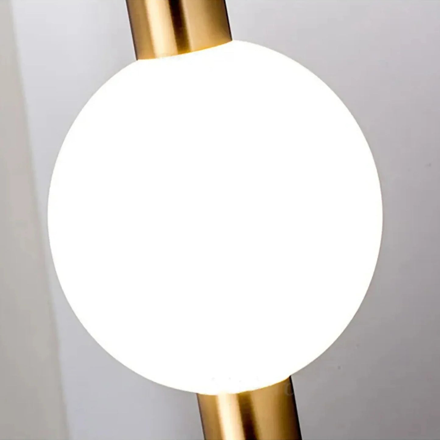 GleamGold - Lustre en or élégant