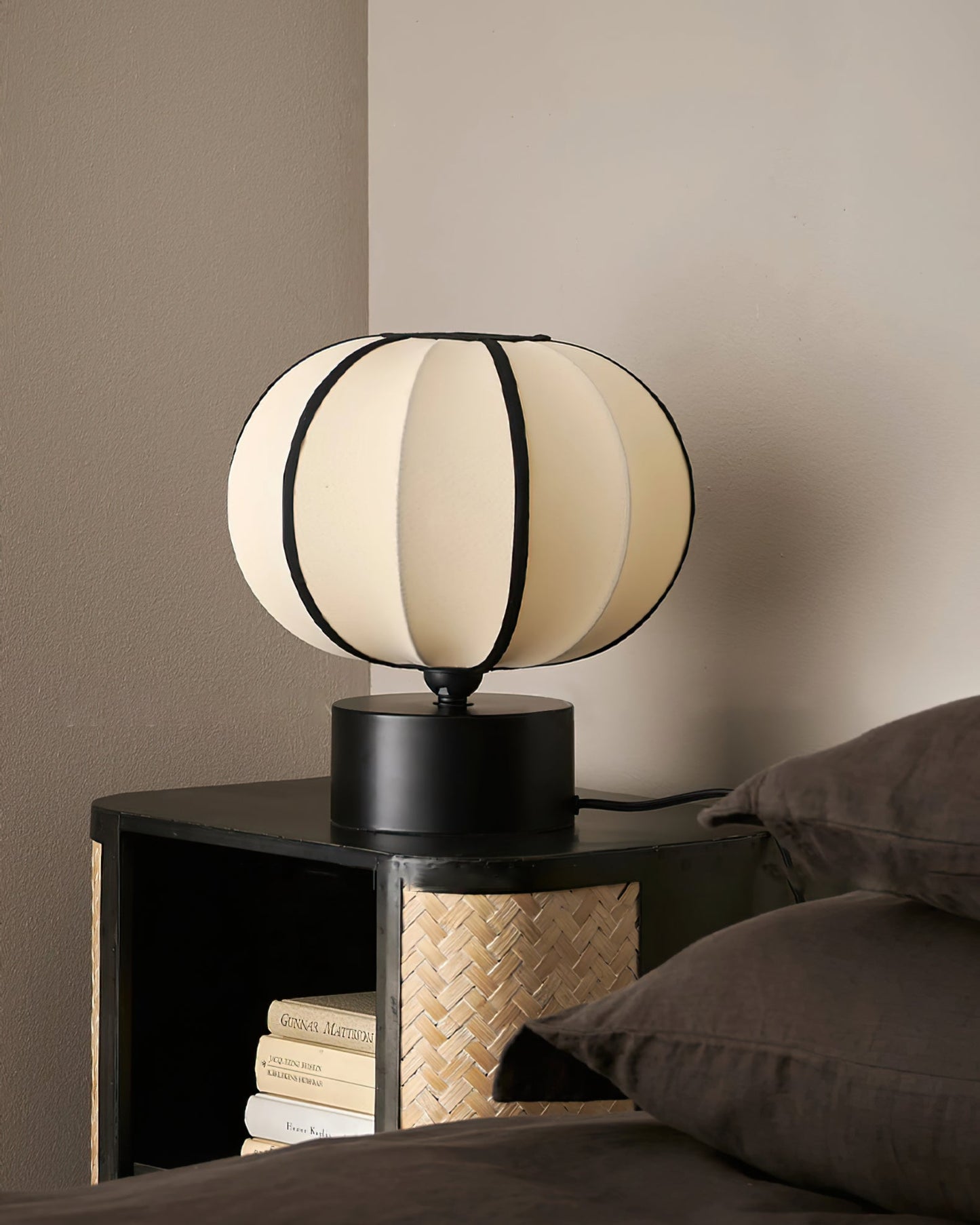 EllosGlow - Table Lamp with Modern Shape and Warm Glow