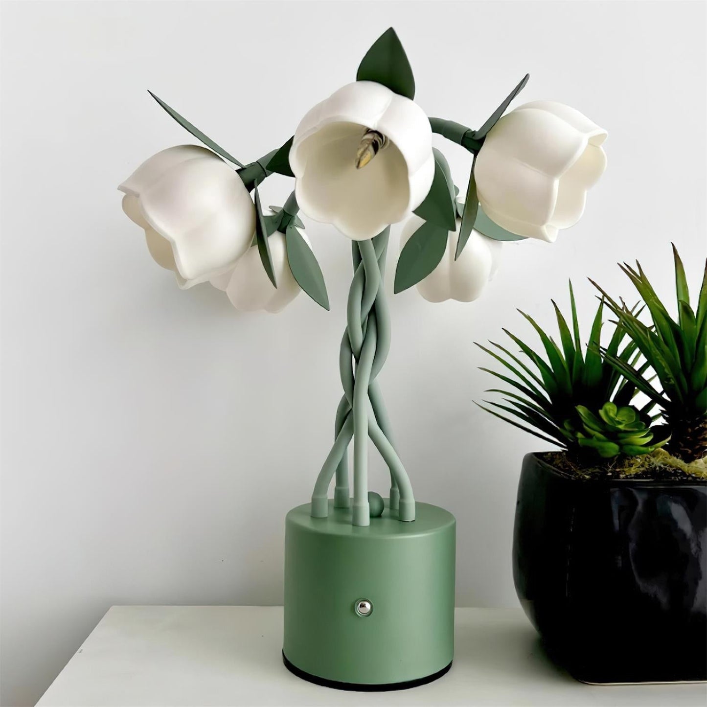 PetalLight - Elegant Flower Inspired Table Lamp