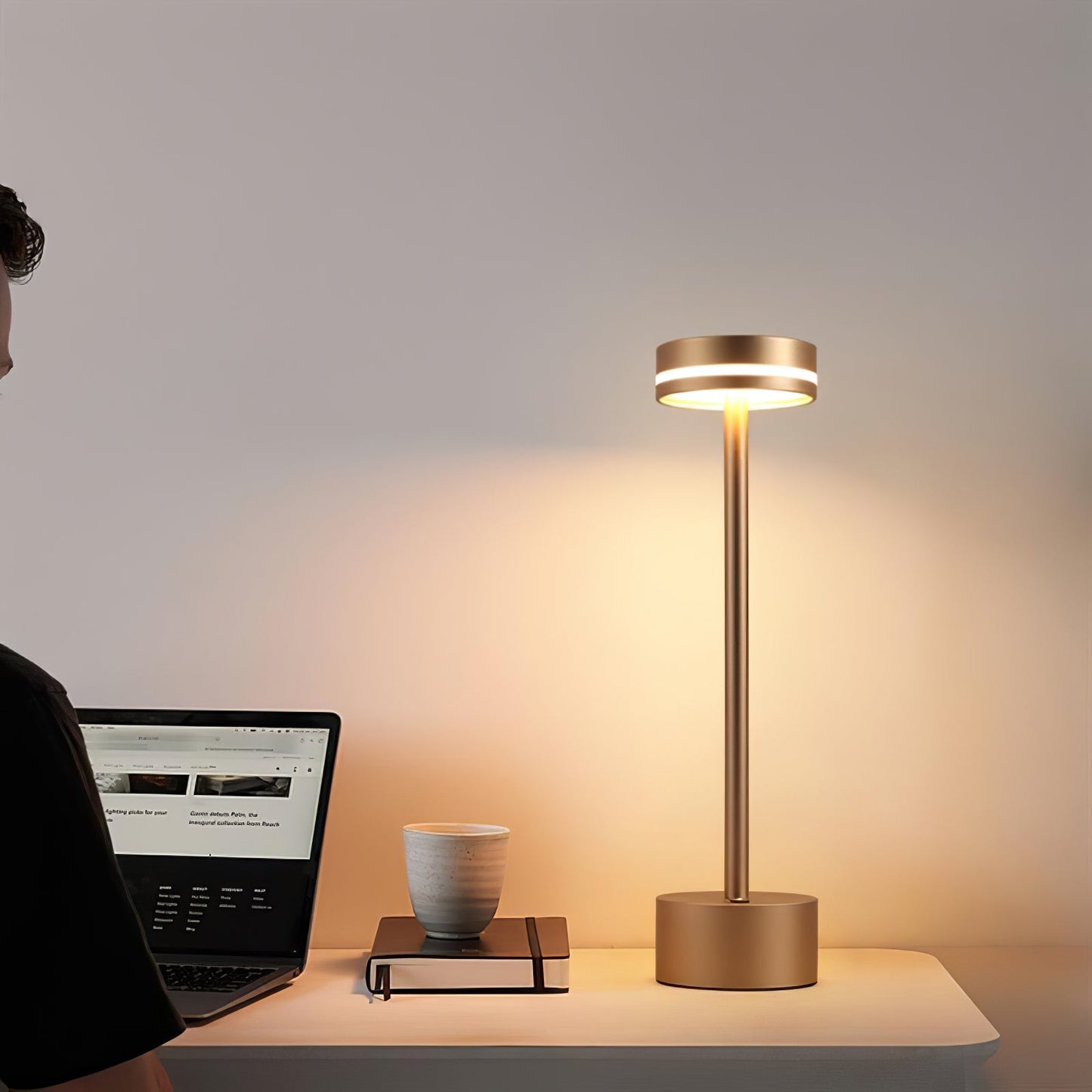 FunGloed - LED bordlampe med energisk design og behagelig belysning