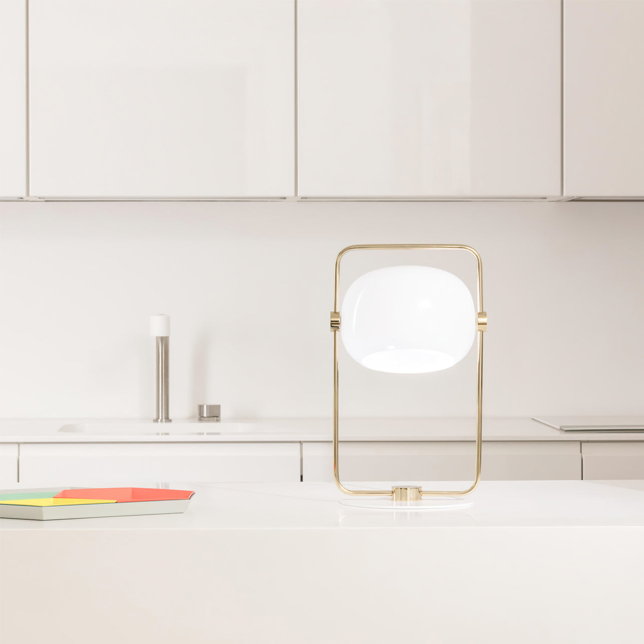 VividBeam – Lampe de table en verre au design élégant