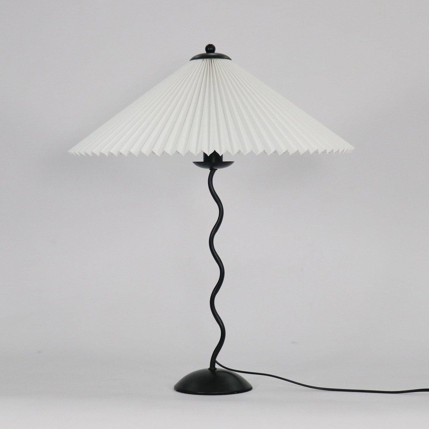 LichtPlissé - Table Lamp with Luxurious Pleated Shade and Wooden Base