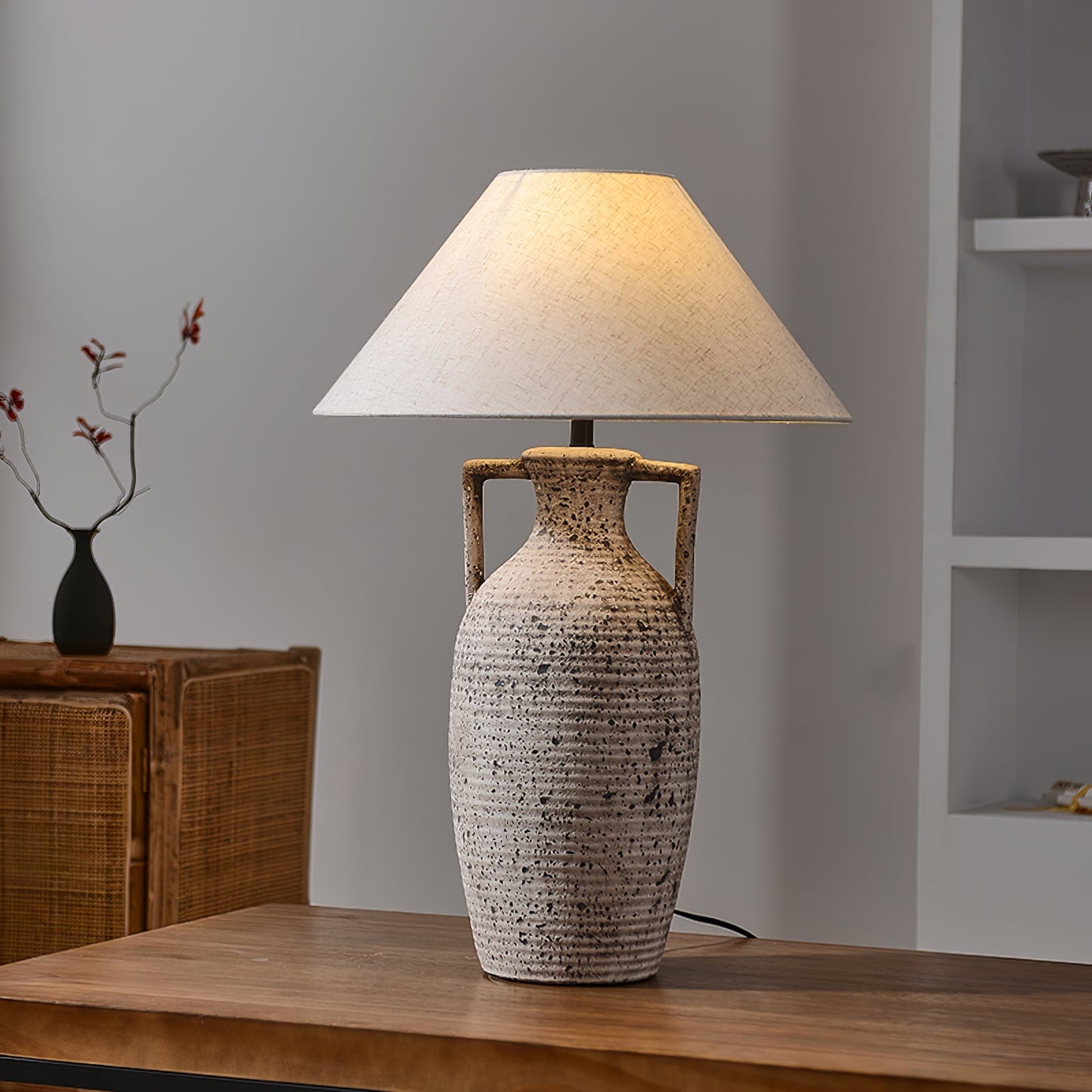 Prikket keramisk bordlampe