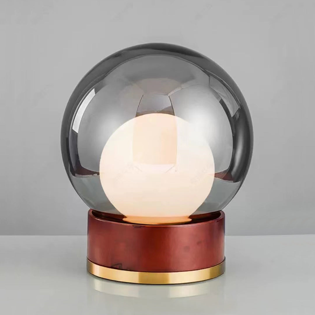 BouleLuxe - Bordlampe med geometrisk stil og varm atmosfære