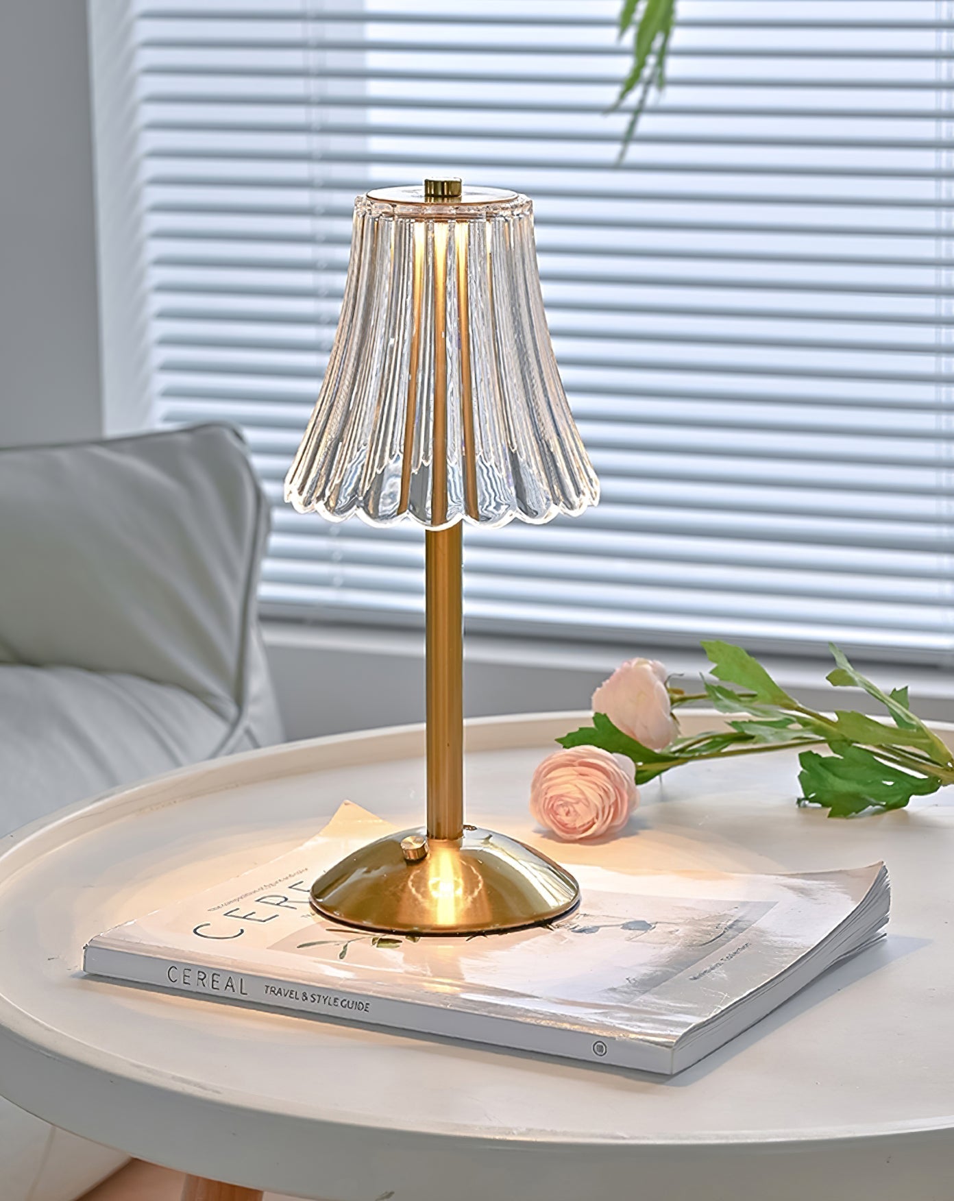 DiamondGlow – Bærbar bordlampe med guldfinish
