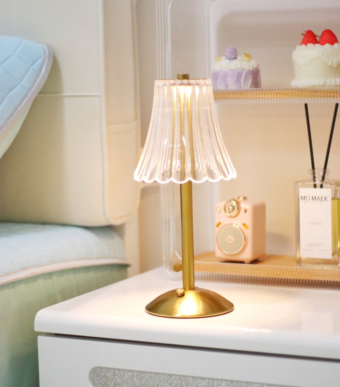 DiamondGlow – Bærbar bordlampe med guldfinish