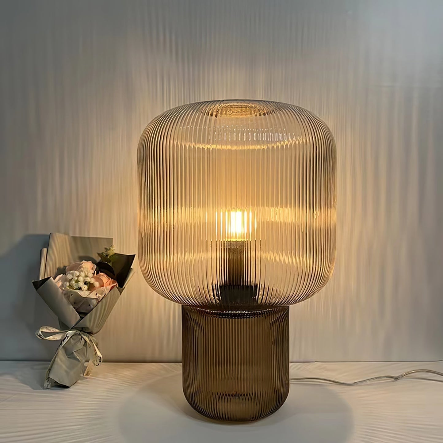GlowSphere - Oval bordlampe af glas og metal