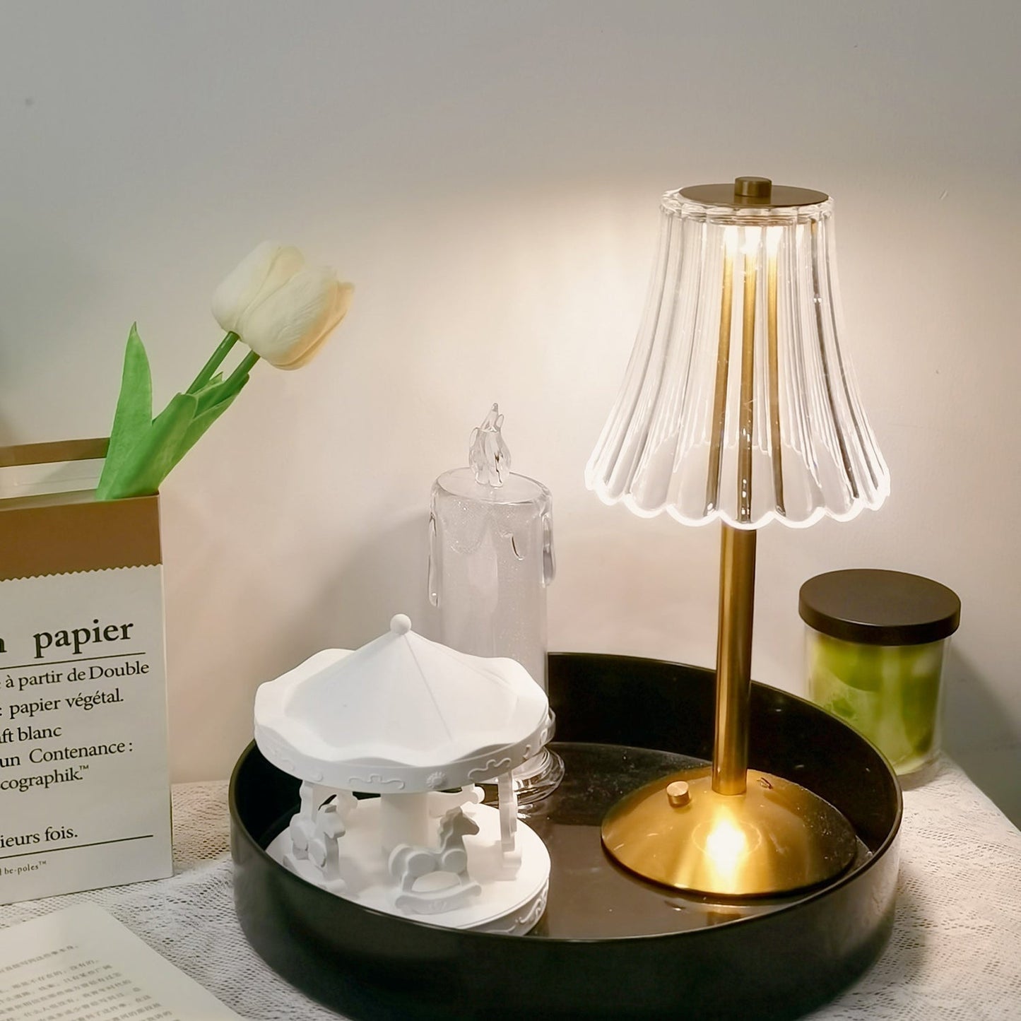 DiamondGlow – Bærbar bordlampe med guldfinish
