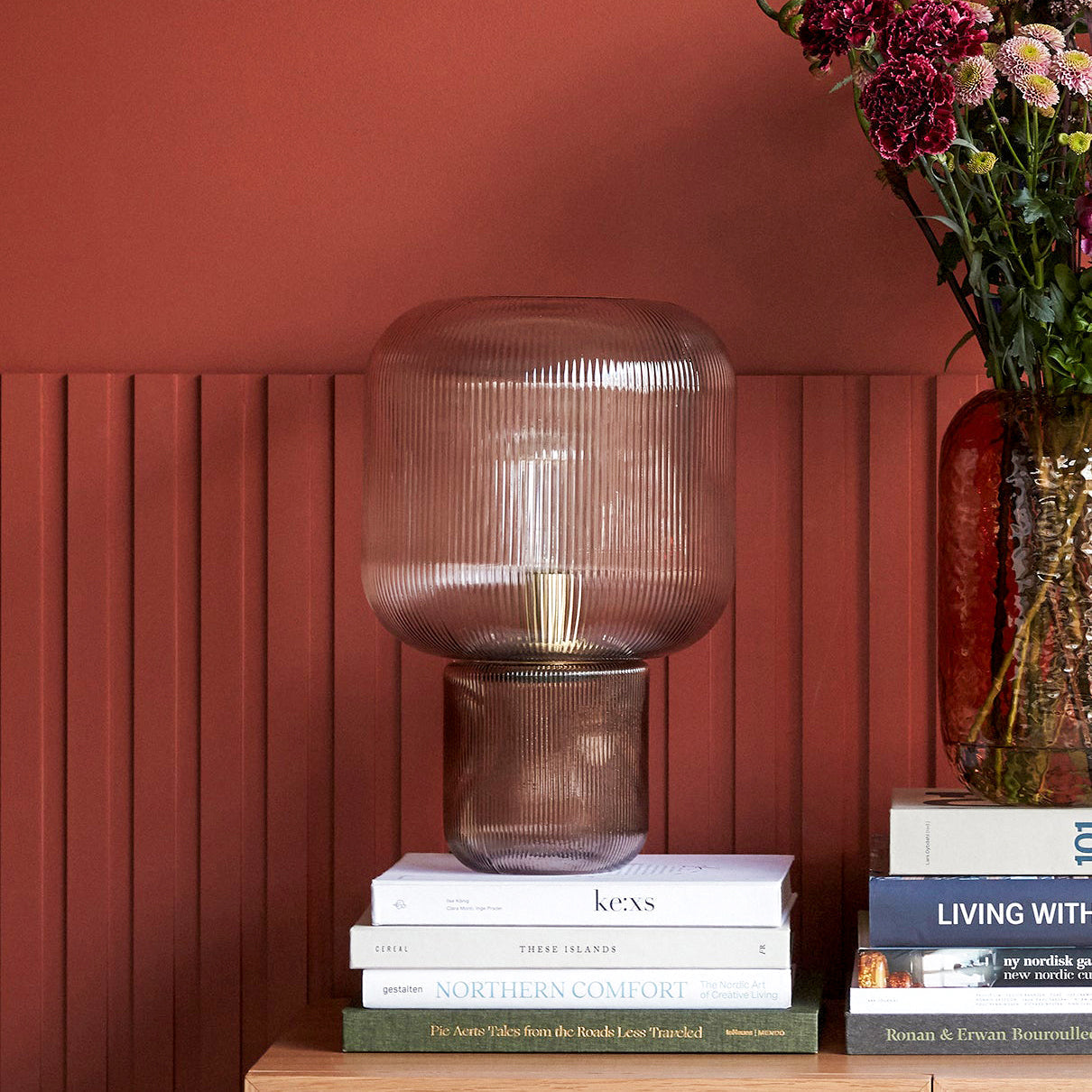 GlowSphere - Oval bordlampe af glas og metal