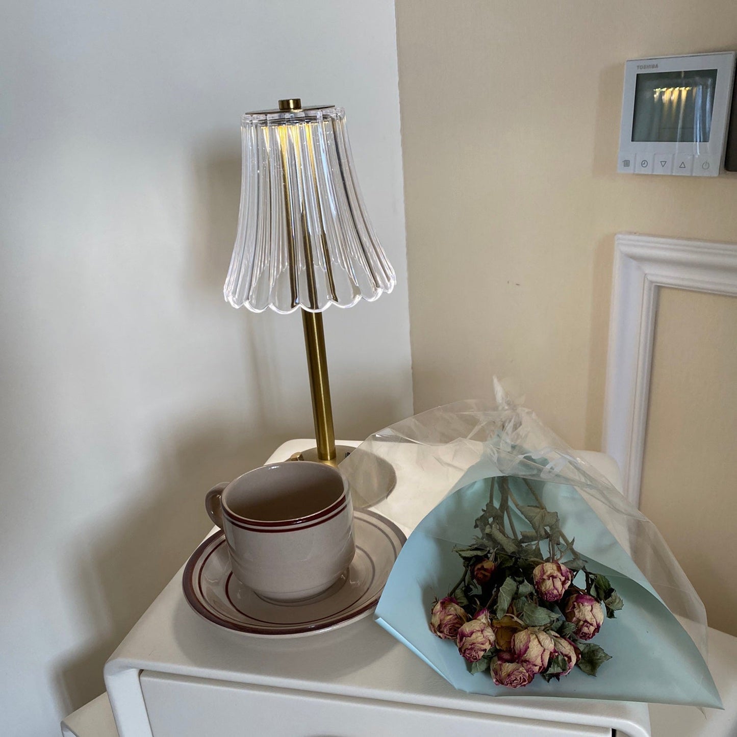 DiamondGlow – Bærbar bordlampe med guldfinish