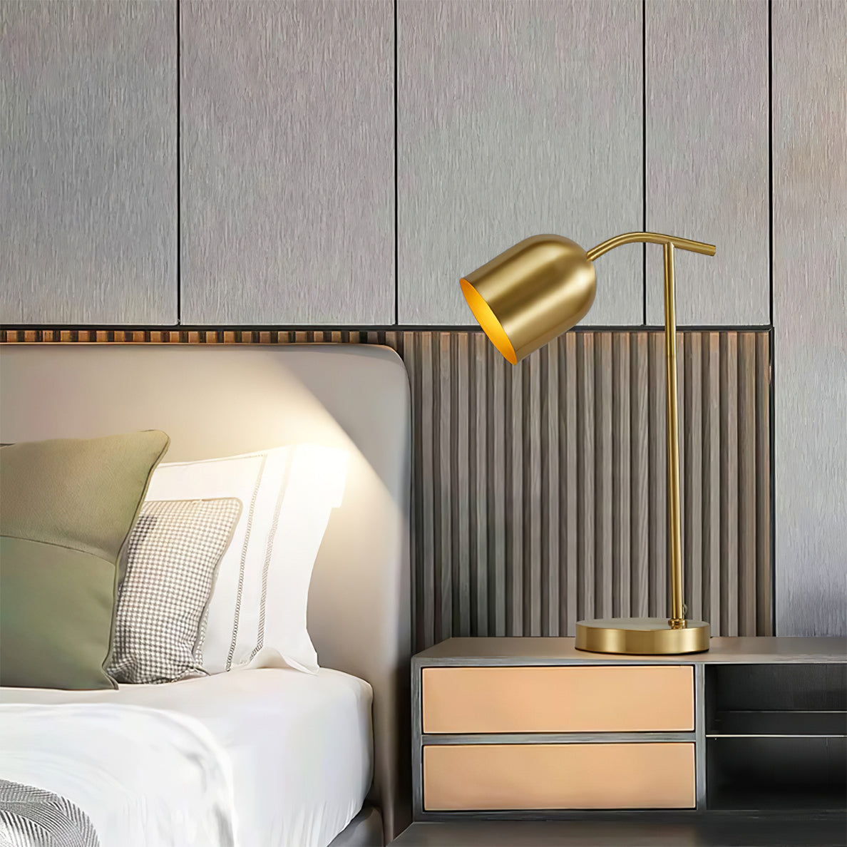 GlowAccent – Funktionel og dekorativ bordlampe i messing