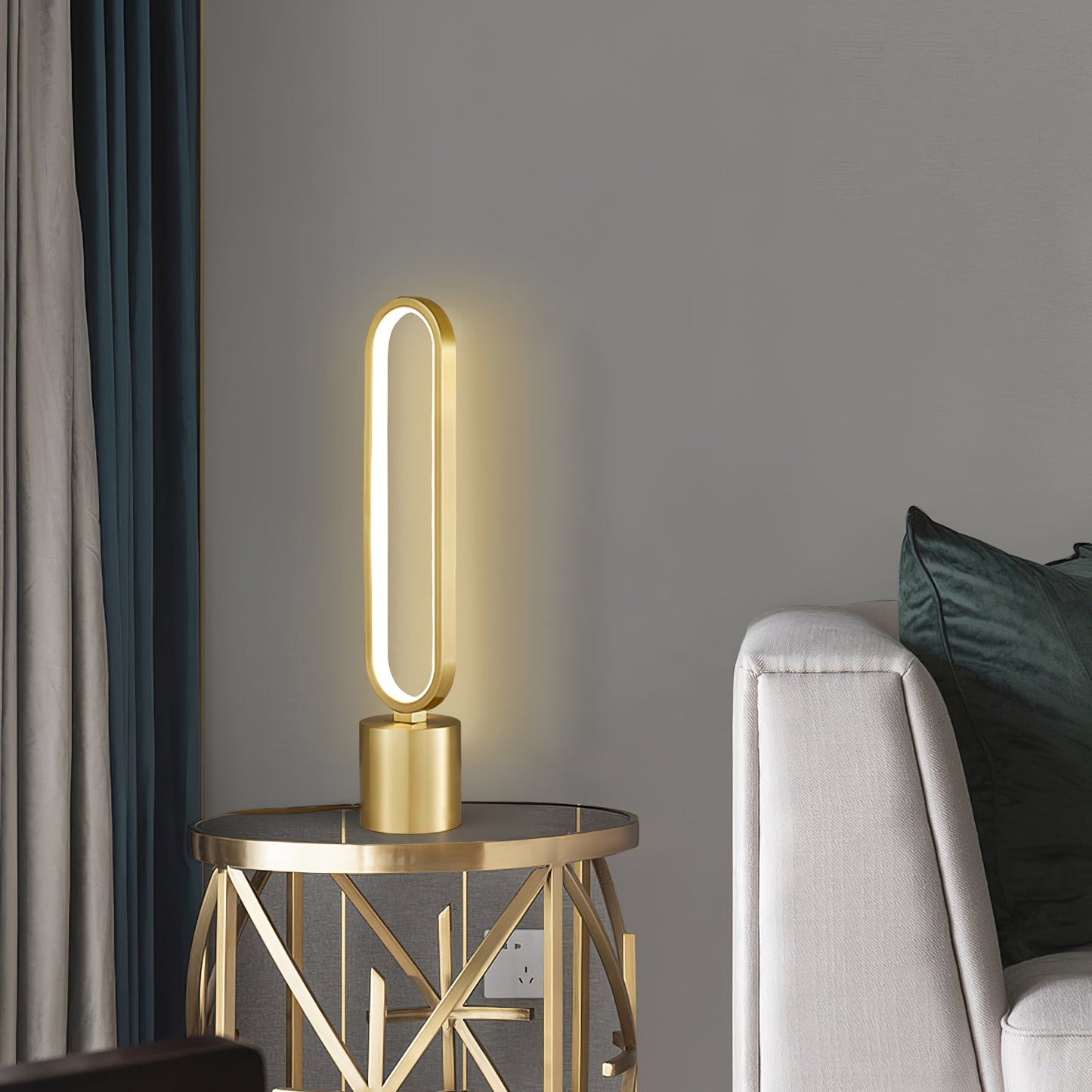 LuxePerigee - Bordlampe med subtil elegance og stemningsfuld belysning