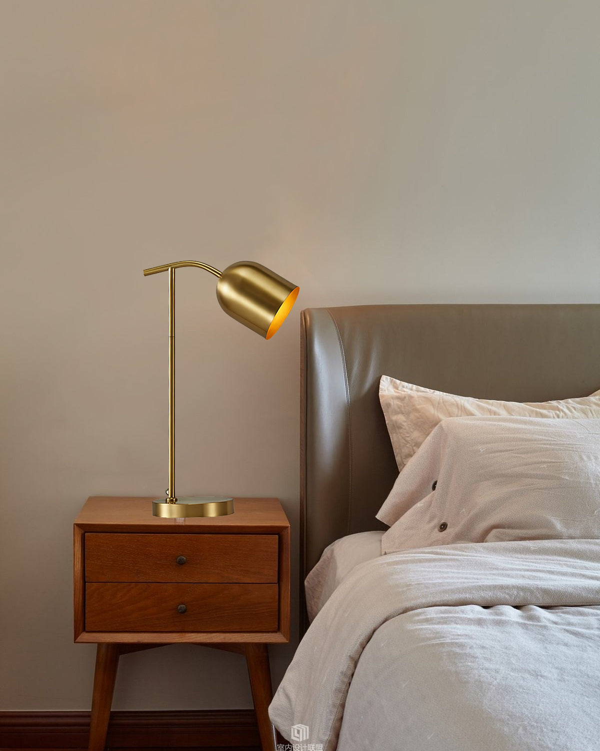 GlowAccent – Funktionel og dekorativ bordlampe i messing