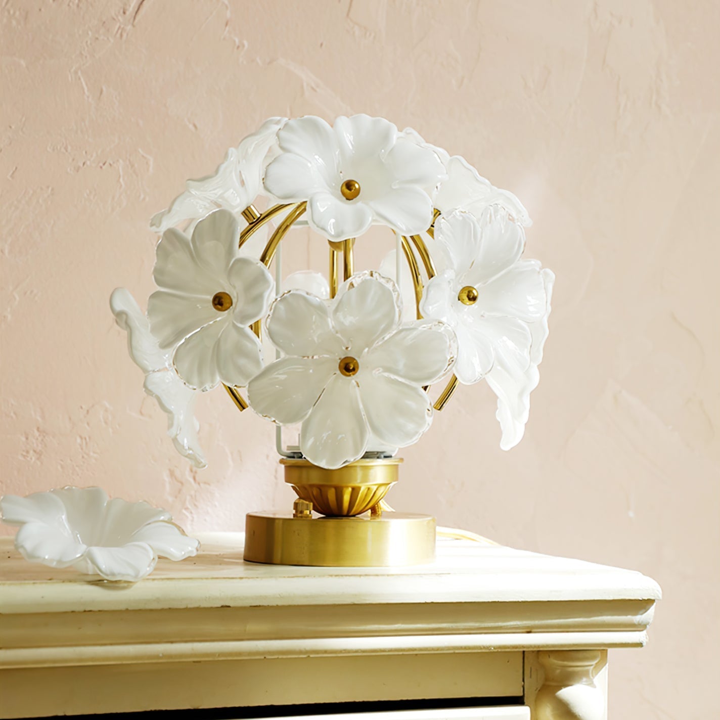 GraceBloom - Blomsterbordlampe